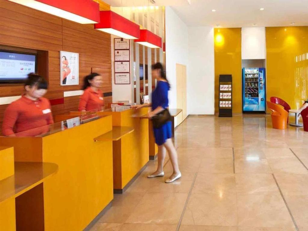 Ibis Styles Wuhan Optics Valley Square Hotel Exterior foto