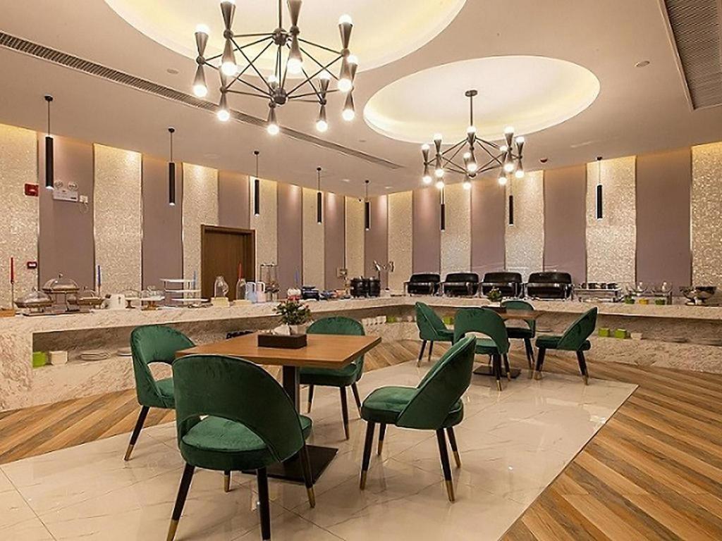 Ibis Styles Wuhan Optics Valley Square Hotel Exterior foto